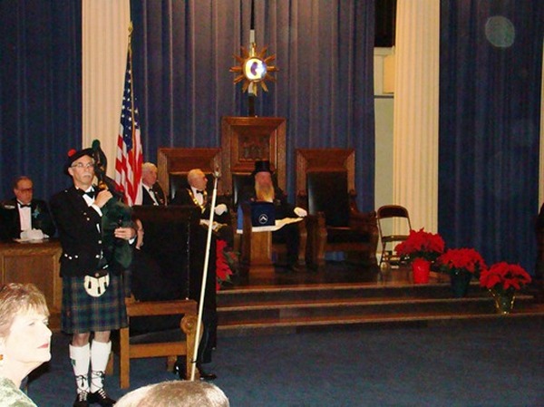 Masons' piper